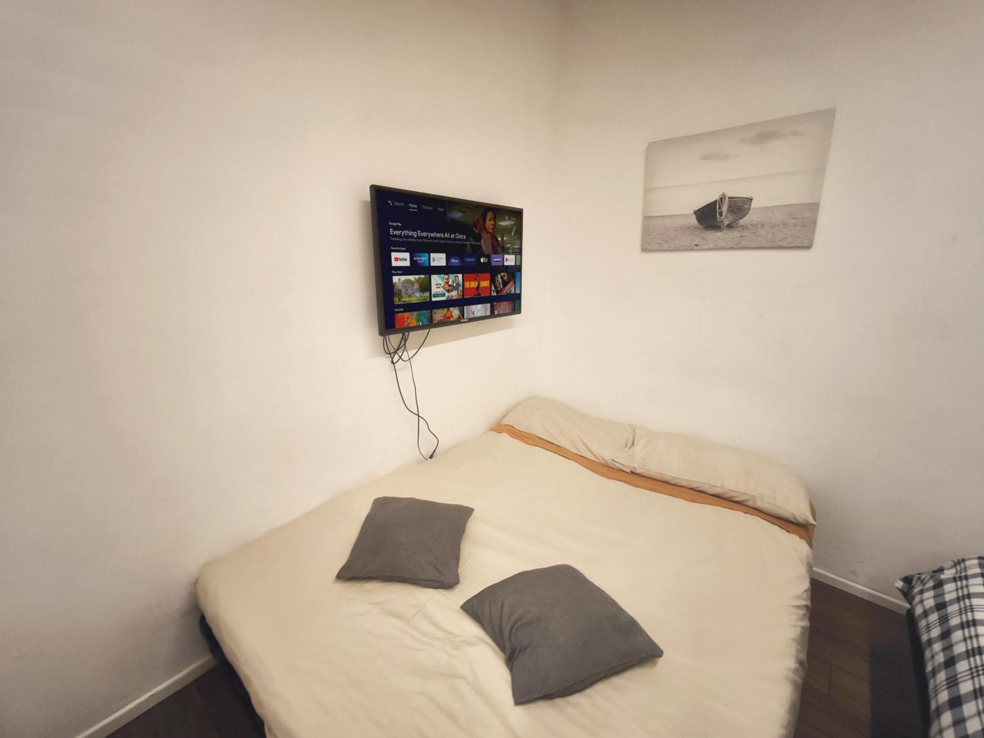 Free Breakfast- Cozy In The Heart Of Rom